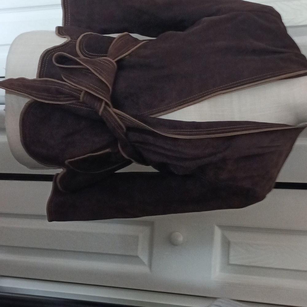 BCBG MaxaZeriA size Small Brown leather